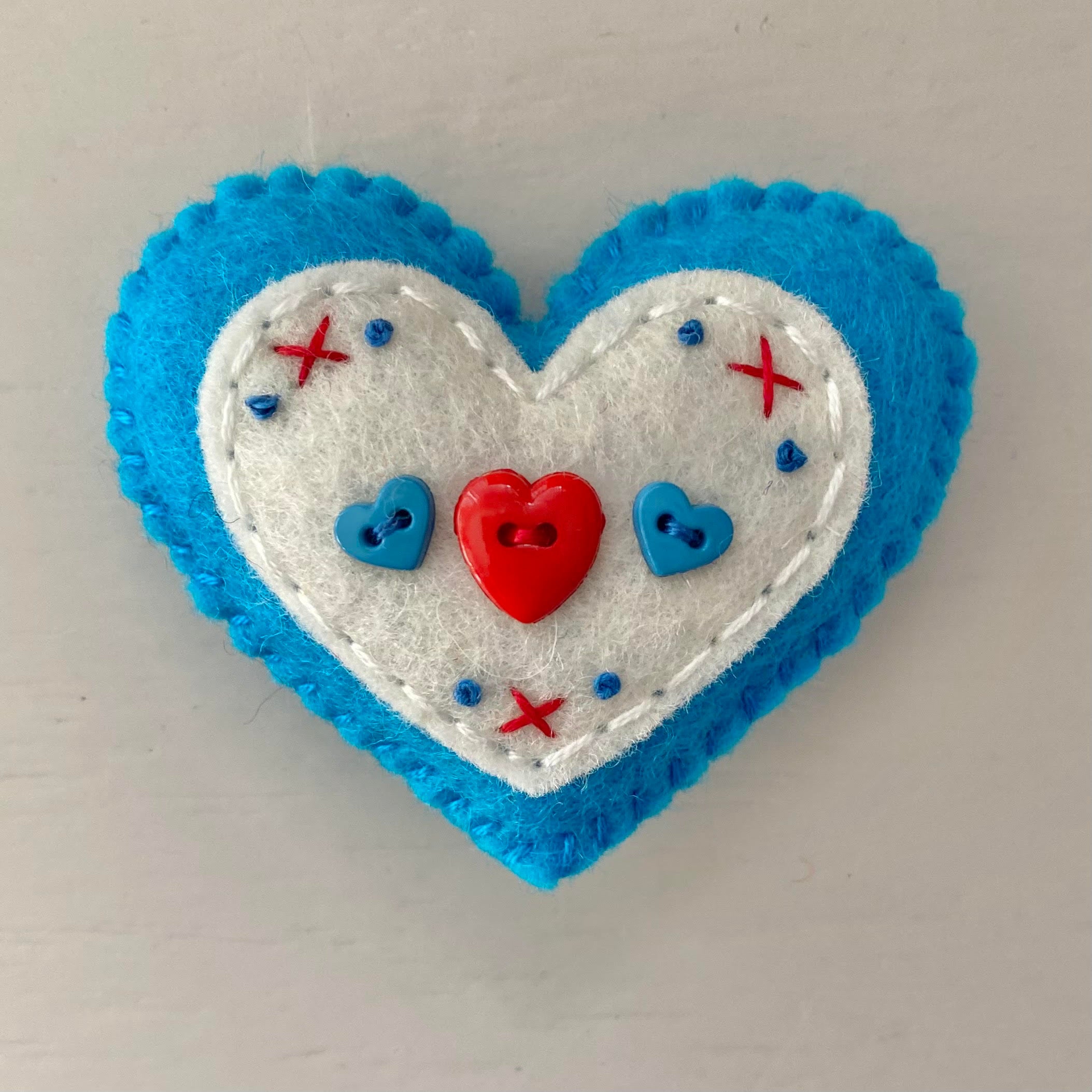 Pocket Heart with Button Design (6cm)