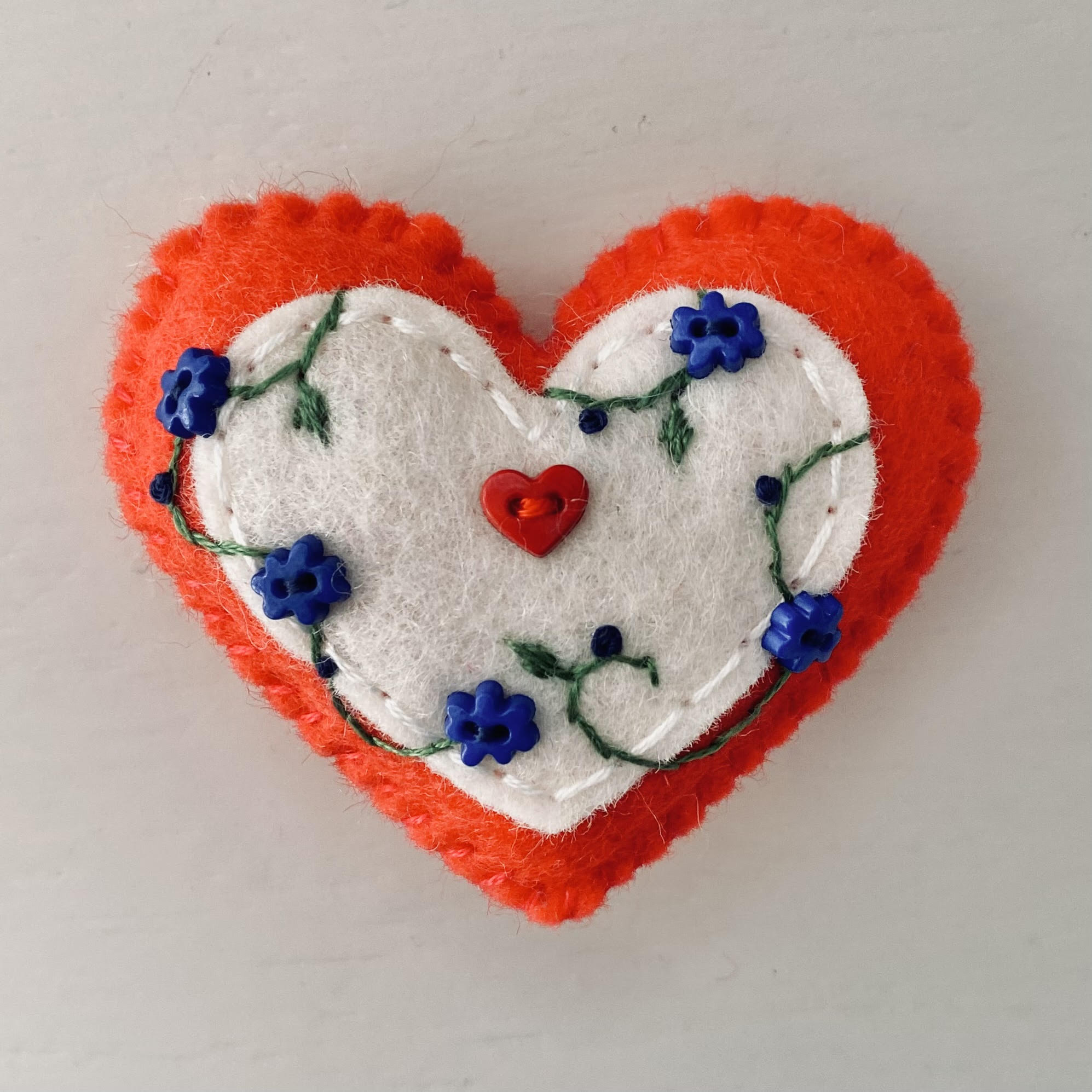 Pocket Heart with Button Design (6cm)
